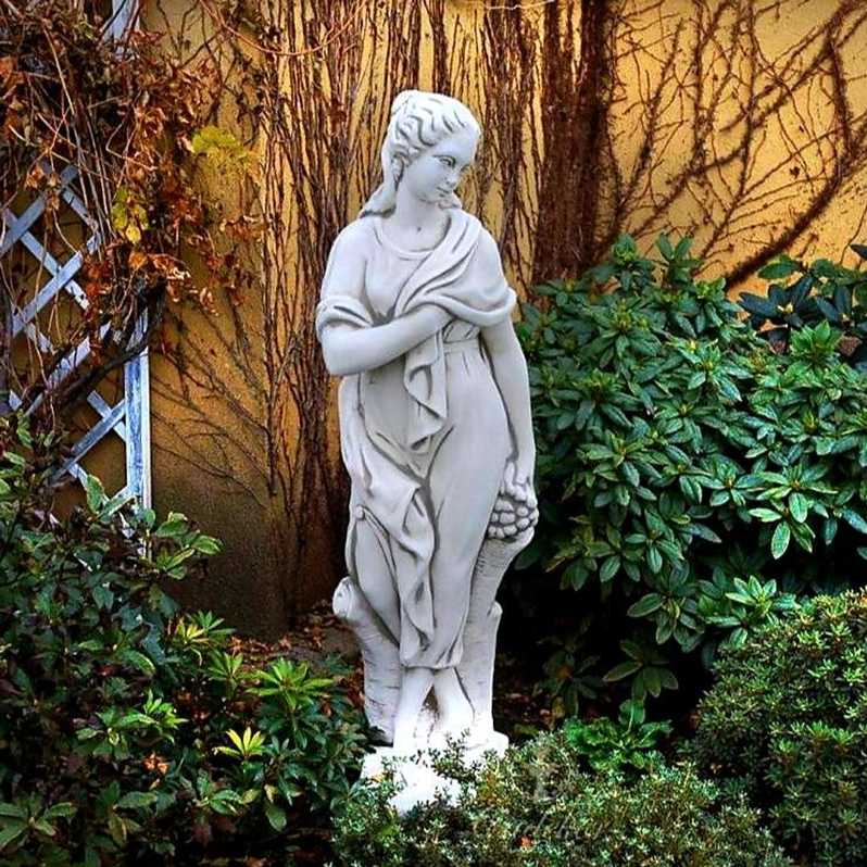 Stenskulptur Kvinna i Klänning