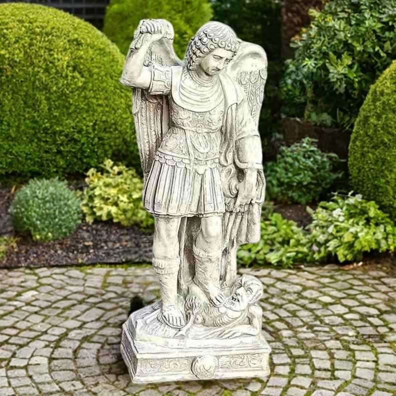 Stenskulptur Ärkeängel Mikael