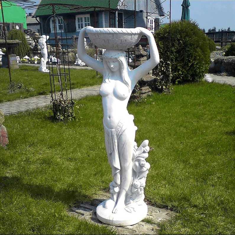 Stenfigur Kvinna med en Vas på Huvudet