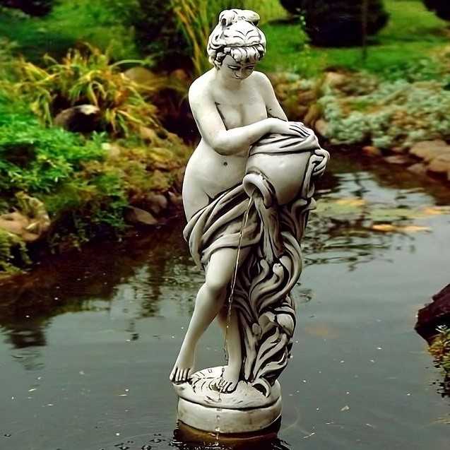 Stenskulptur Kvinna med Kannor