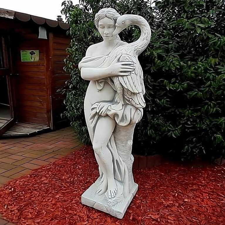 Stenfigur Kvinna med Svan