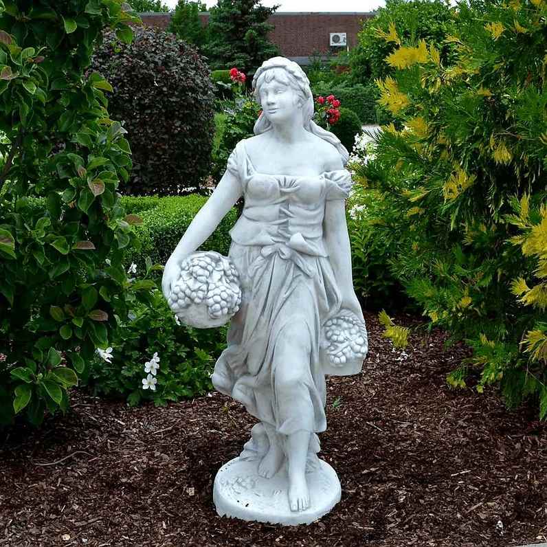 Stenskulptur Kvinna med Vinrankor