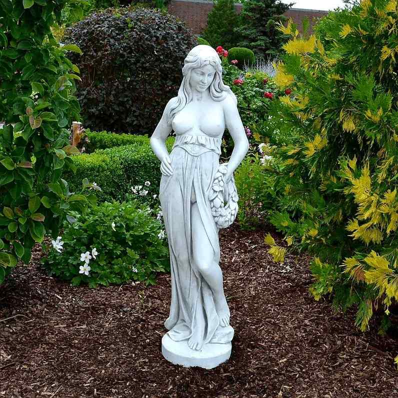 Stenskulptur Guldhår med Krans