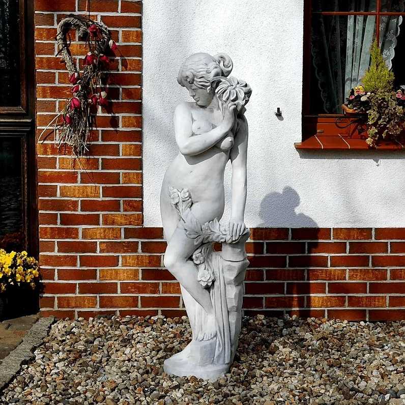 Stenskulptur Gudinna i Blommor