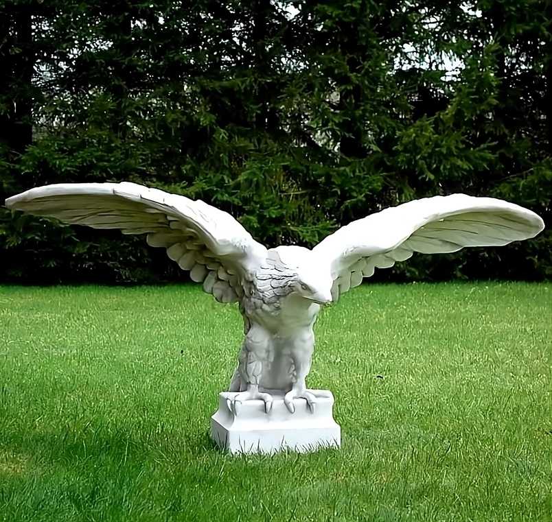 Stenstaty Stor Örn i Flykt
