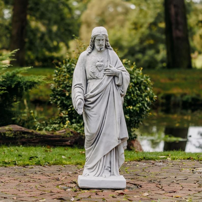 Jesusfigur med öppet hjärta