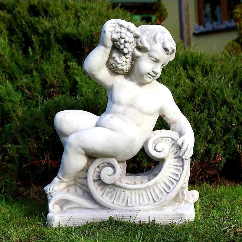 Stenfigur Pojke med Druvor