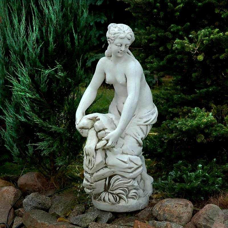 Stenfigur Naken Tvätterska