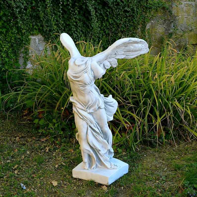 Stenskulptur Nike från Samotrake