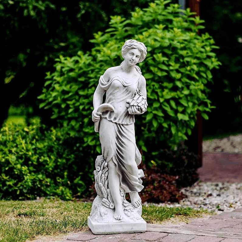 Stenfigur Vacker Skördeflicka