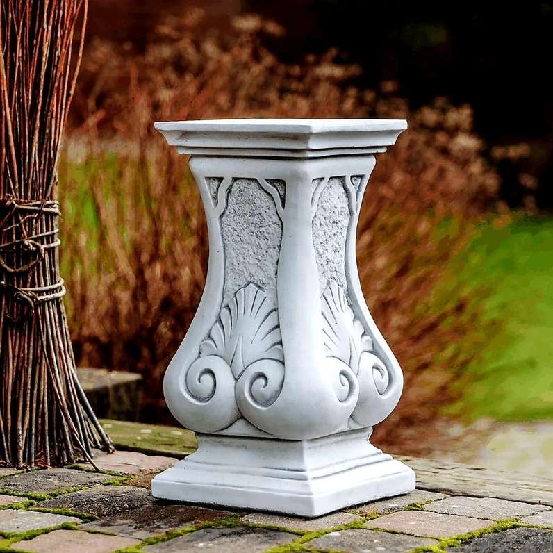 Stensäule med midjeform