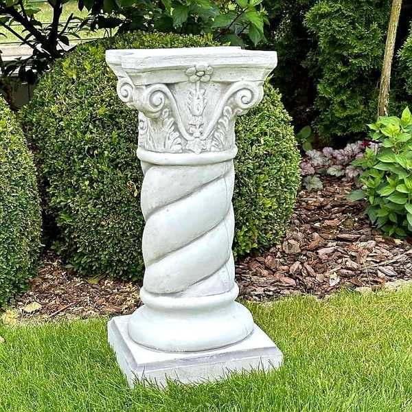 Stensäule med akantusrankor