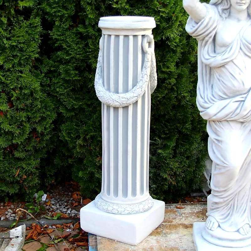 Stensäule med band